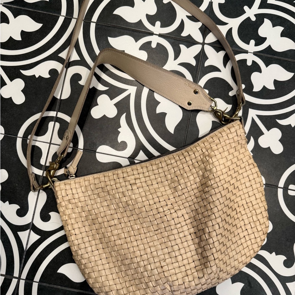 Clare V Beige Moyen Messenger Woven Shoulder Bag